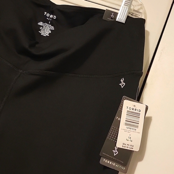 Torrid "super strappy" crop leggings - Black NWT - Picture 2 of 3